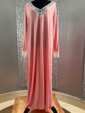 NEOT Naturi Long Pink Lace-Trim Nightgown
